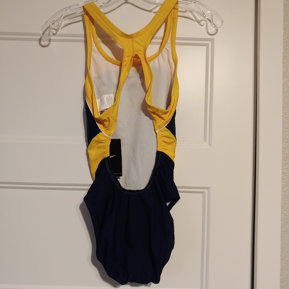 Nike 1 piece swimsuit - Picture 2 of 5